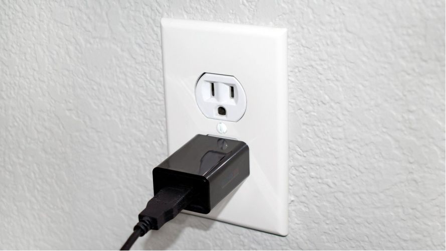 Wall Adapter with Real Fast Charger for Mobile Device with EN & USA Outlet Feature